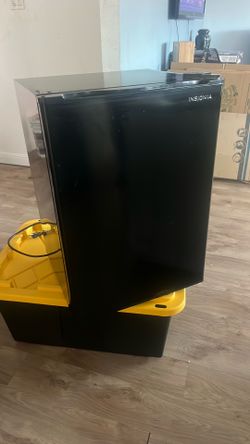 Insignia mini fridge