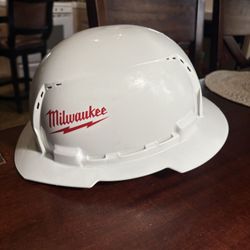 Milwaukee Vented Hard Hat Lightly Used Type 1 Class C 50-73-1010