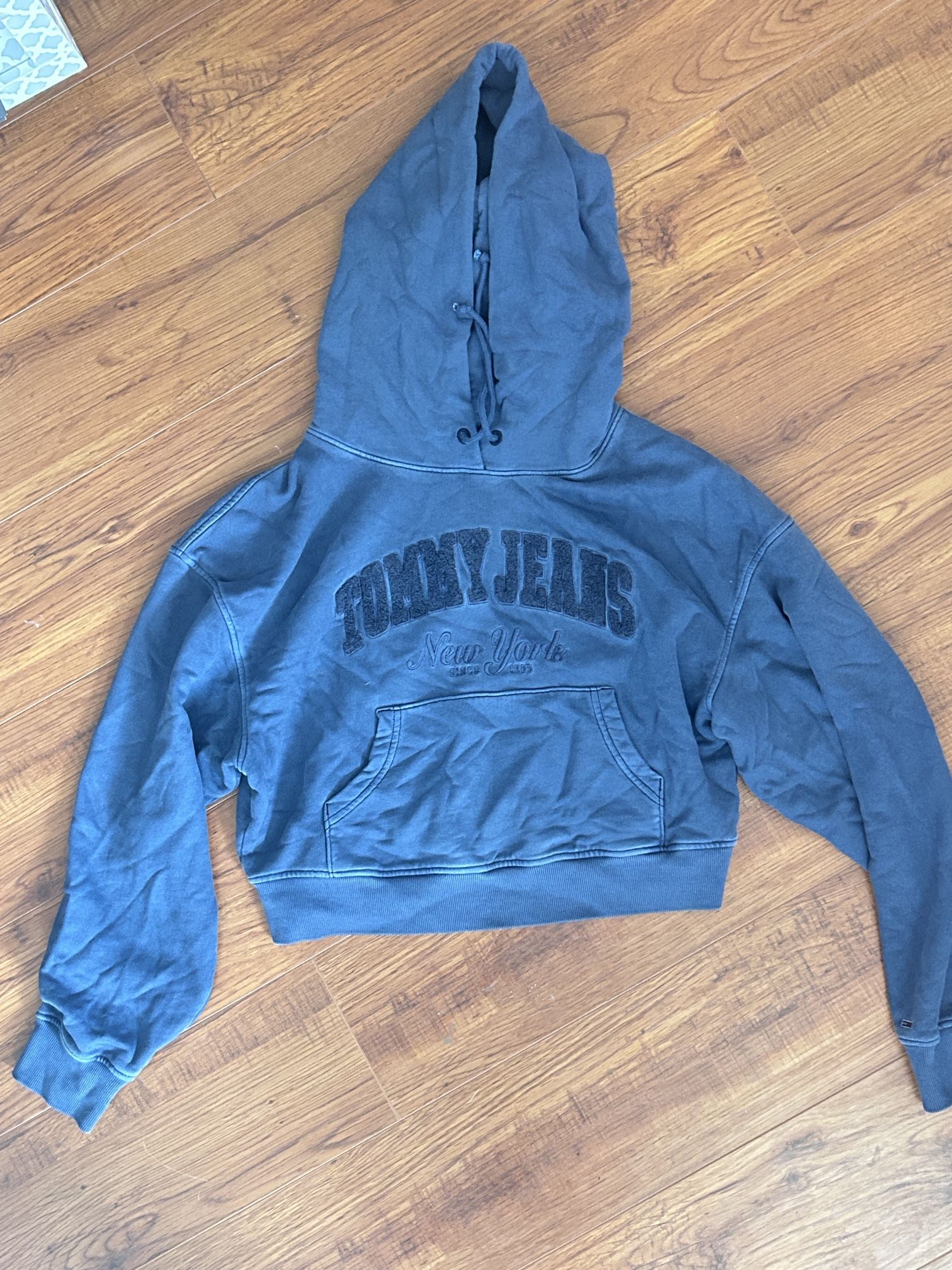 tommy jeans cropped hoodie