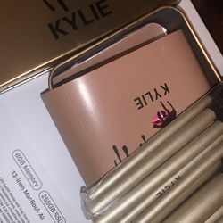 Kylie Jenner Makeup Brush Set 12 Pcs for Sale in San Bernardino