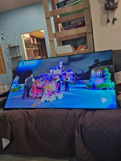 The Samsung UN65NU7100F is a 65-inch 4K UHD smart LED TV