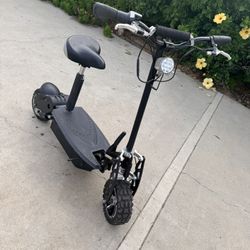 2023 48V 20AH scooter With Seat. 