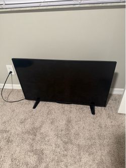 Insignia roku 40 inch tv with power cable and hdmi cable