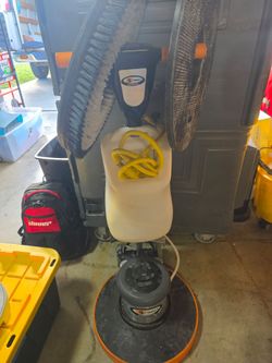 Floor scrubber