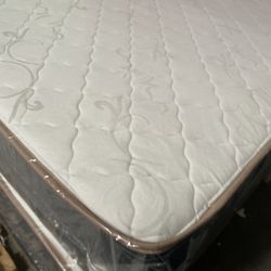 ⚜️NEW QUEEN SIZE MATTRESS W.BOXSPRING INCLUDED ⚜️