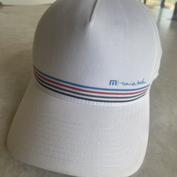 TRAVIS MATHEW L/XL WHITE FITTED FLEXFIT BASEBALL CAP