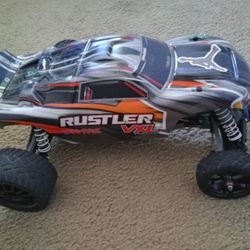 RC Traxxas Rustler 3s And Good Condition Come With Control And Charger No Battery $200 Or Best Offer