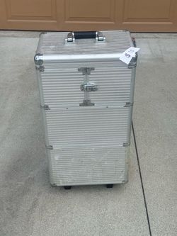 Silver Aluminum Rolling Makeup Train Case