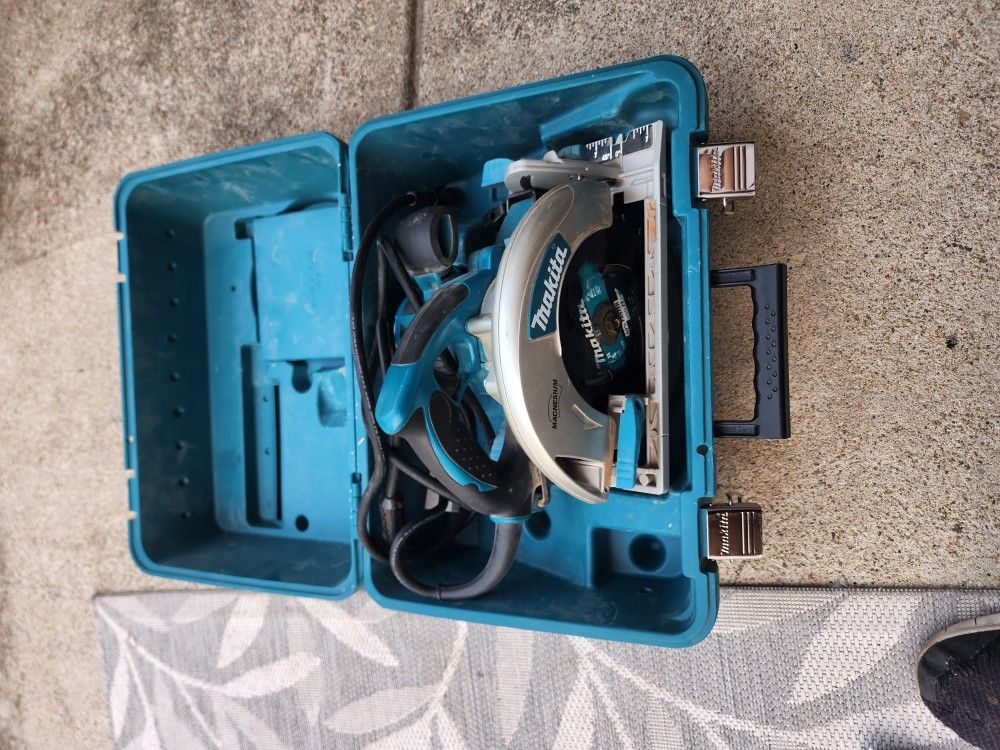 Makita 7 1/4 Circular Saw