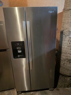 Refrigerador miy bueno ela muy Vien y congela Muy Vien solo la maquina de hielitos no trabaja $80 dolares firme precio