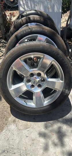 If someone has “24” snow flakes I would like trade to trade or cash $800