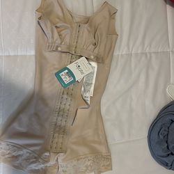 New post surgical girgle size small