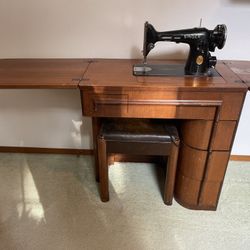 Vintage Singer Sewing Machine & Cabinet