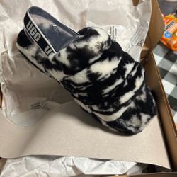 Brand new UGG slippers size 6