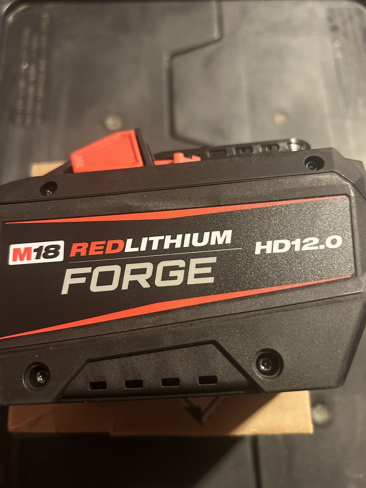18 v battery milwaukee forge 12 ah