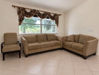 Beige Sofa, Loveseat & Matching Accent Chair Set – Good Condition