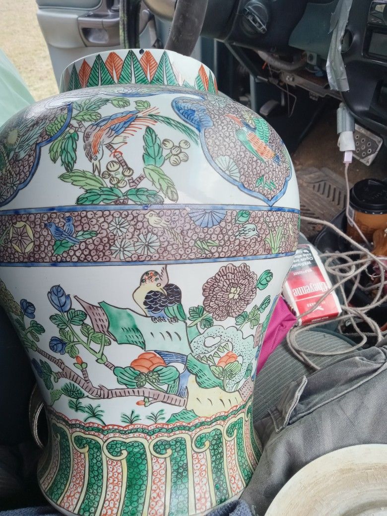 Large VINTAGE JAPANESE URN