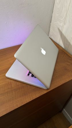 Apple MacBook Pro 13” I5/8GB/256GB SSD $140