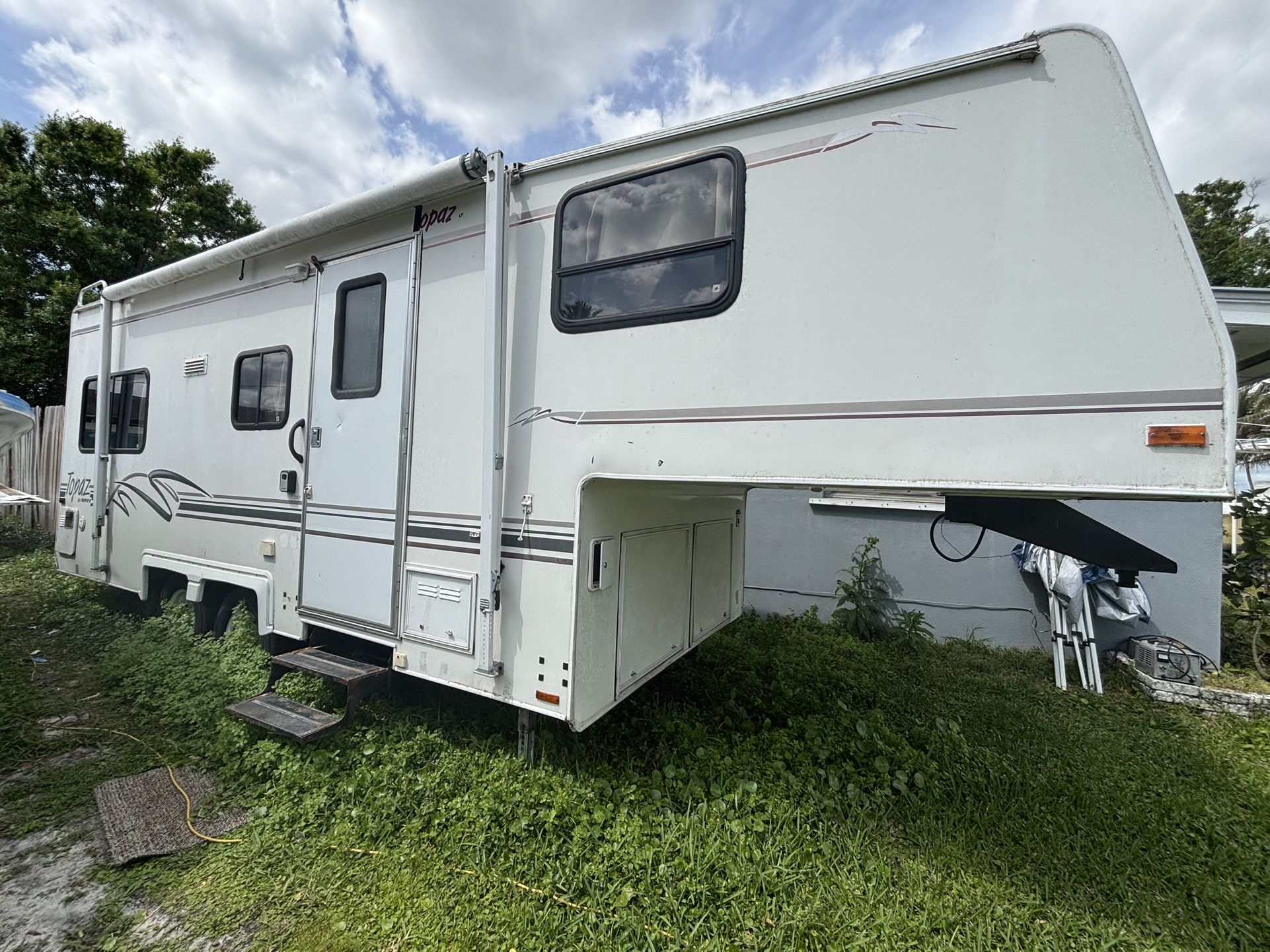 Fifth Wheel Topaz Camper