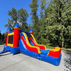 COMMERCIAL grade Bounce house.