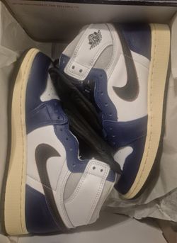 NEW JORDAN 1 HIGH RARE AIR. Size 6.5Y