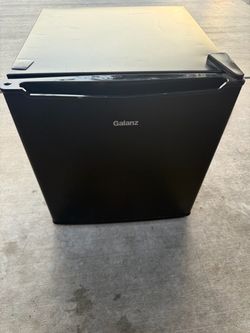 Galanz 1.7 Cu. Ft. Mini Fridge – Black – Works Great