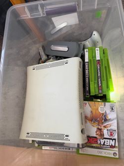 Xbox with 6 controllers  20+ games