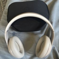 Beats Studio Pro Wireless Headphones 