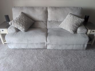 Lay flat power recliner sofa