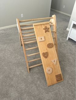 Children’s climbing ladder and slide