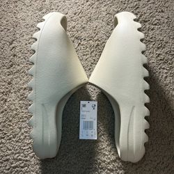 Adidas Yeezy Slides Bone - NEGOTIABLE - BRAND NEW
