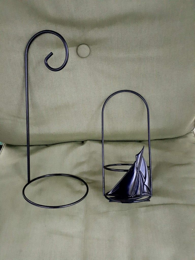 Black metal candle holder