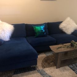 Beautiful sofa carpet picture frames like new