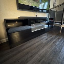 Tv Stand / Entertainment Center 