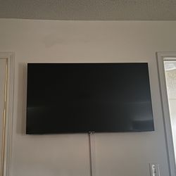 Samsung Smart Tv W/ Remote And Bracket 