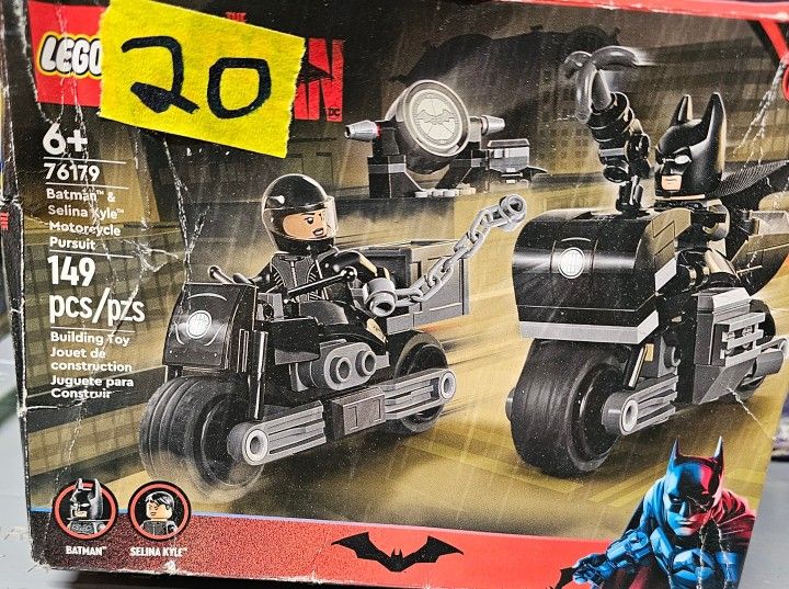 #76179-BATMAN & SELINA