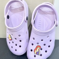 Crocs Purple Clogs. Ladies 6