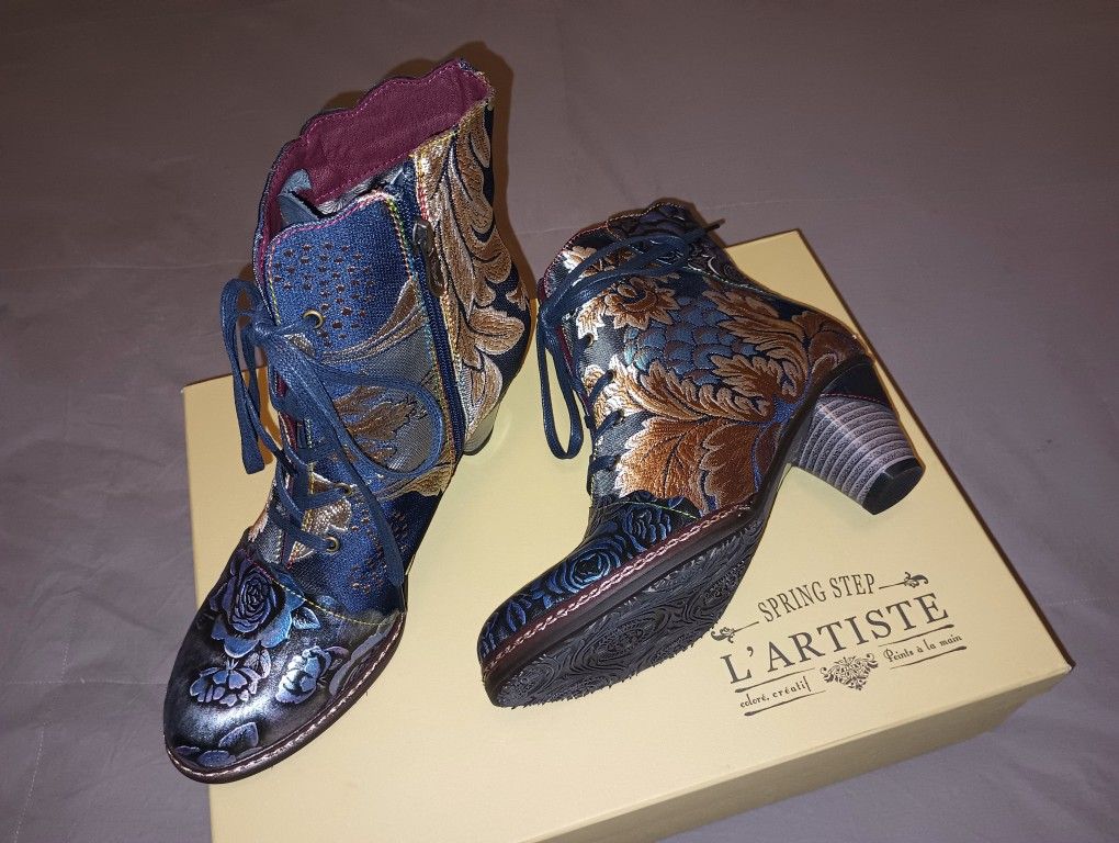 Women's Boots 8.5