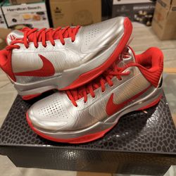 Caitlin Clark x Nike Zoom Kobe 5 Protros “Rookie of the year”