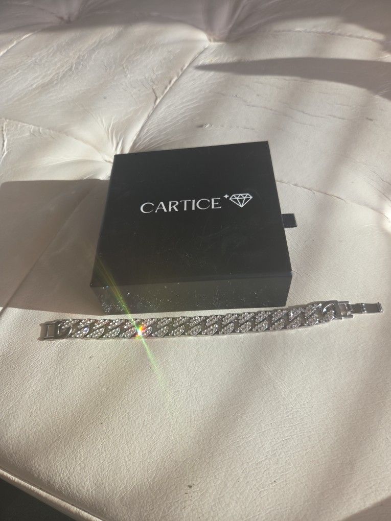 CATRICE BUST DOWN WATCH With Bracelet