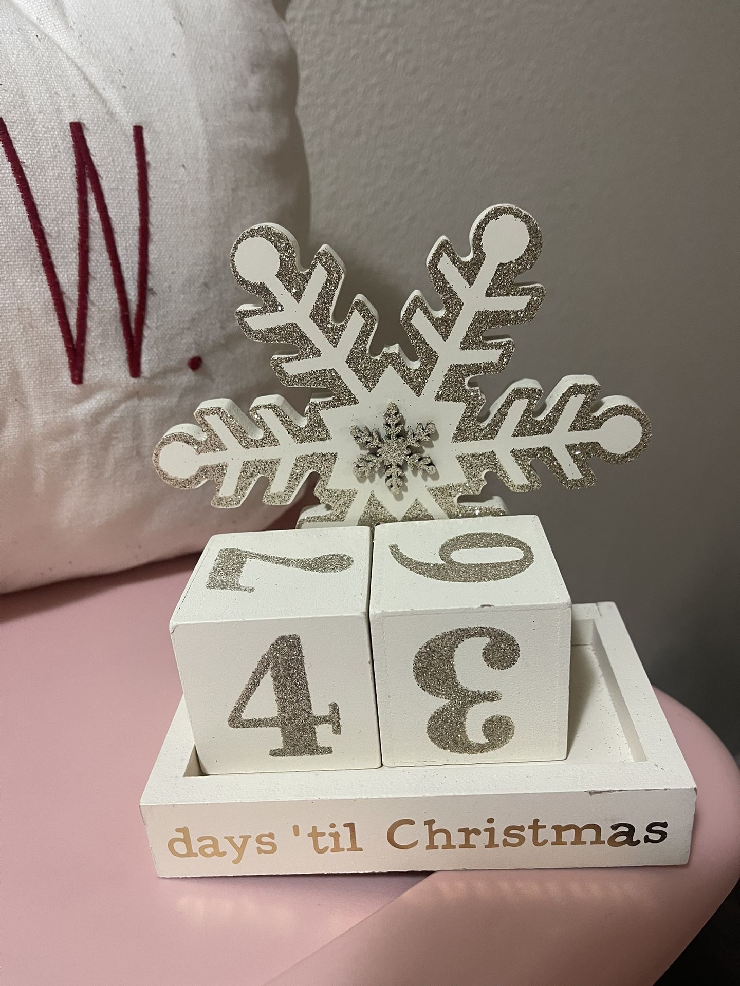 Christmas Decorative Pillow And Count Down