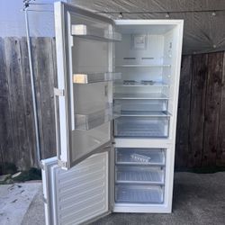Refrigerator PENDING PICK UP