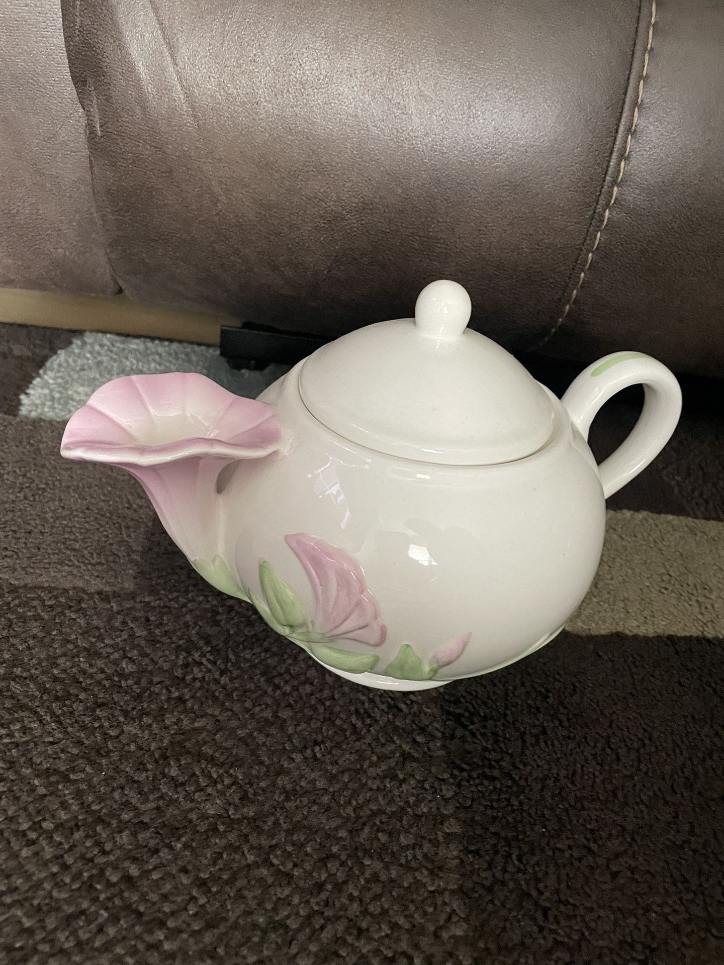 Serving Flower Tea Pot
