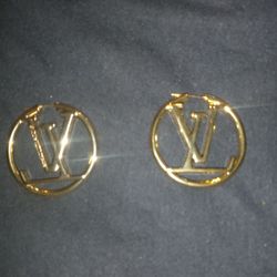 Nice Gold Tone Ear Ring