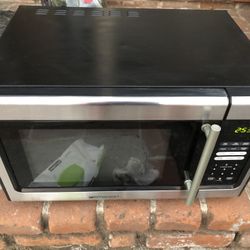 Like New Emerson Microwave Great Working Condition 900 Watts 