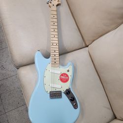 Fender Player Mustang - Sonic Blue electric guitar NEW
450$ cash no tax 
Pick up Mesa Alma School and University