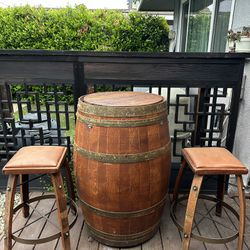 Barrel table With 4 Stools