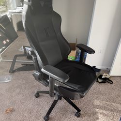 Secretlab TITAN Gaming Chair - Black - Excellent Condition