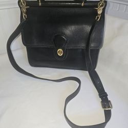 Vintage 9927 Coach Black Leather Crossbody Bag With Turnlock Closure 10"x10"x3 "