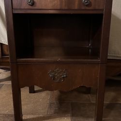 Vintage Kittinger Buffalo 1866 End Table With Slide Out 